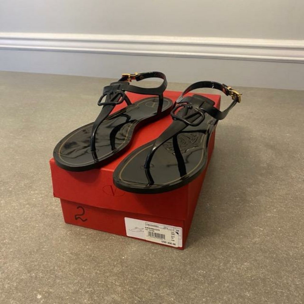 Valentino sandals 👡 😍